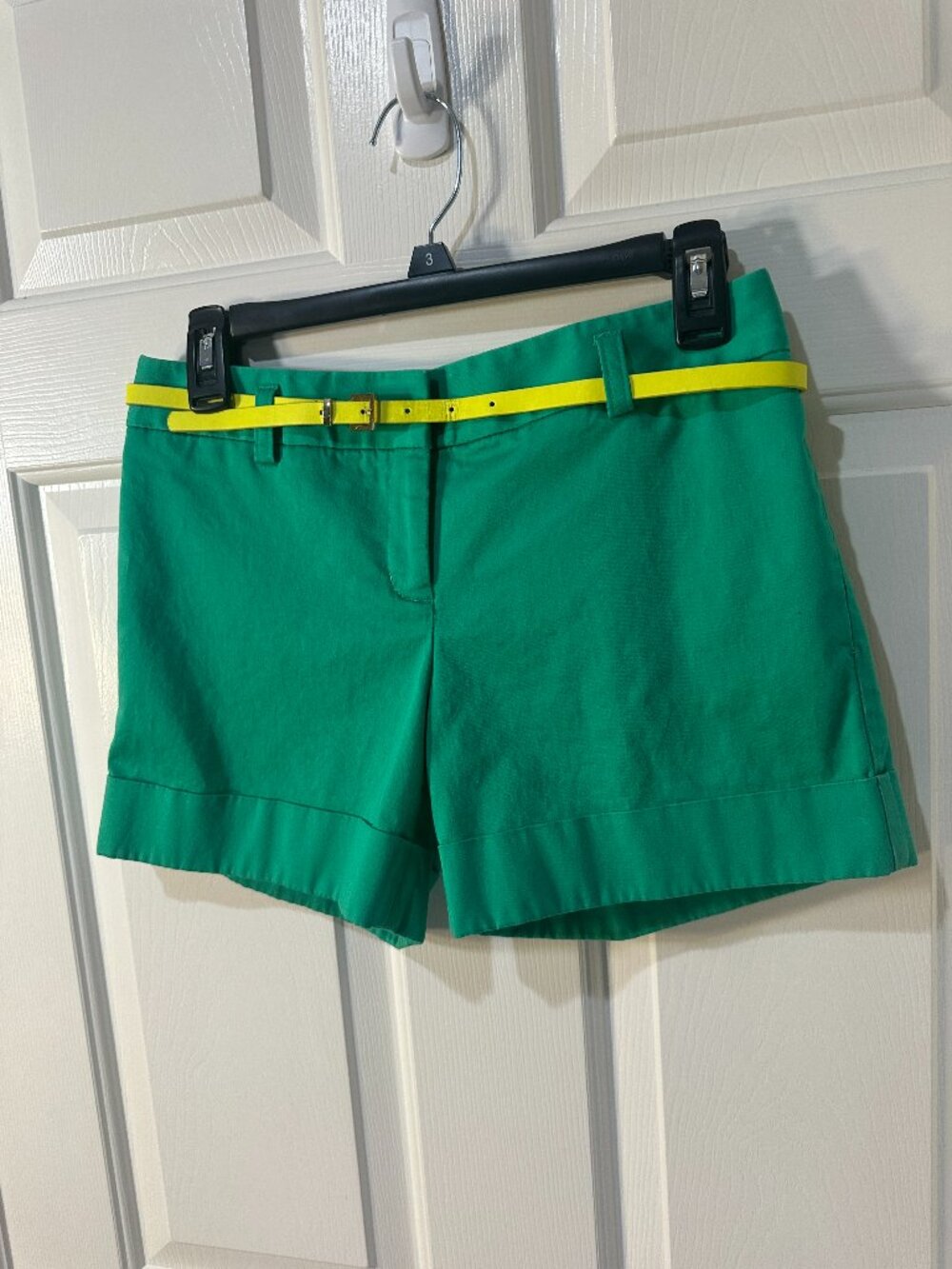 Express Editor Green Dress Shorts with Yellow Slim Belt Size 00